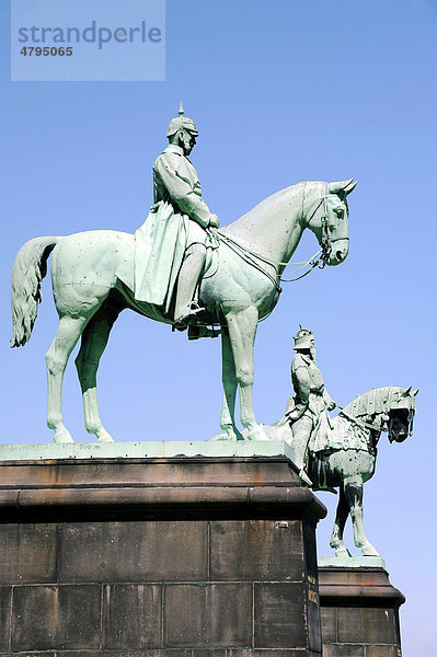 Reiterstandbild Kaiser Friedrich Wilhelm I. Barbarossa und Kaiser Wilhelm der Große  Kaiserpfalz  Goslar  Harz  Niedersachsen  Deutschland  Europa