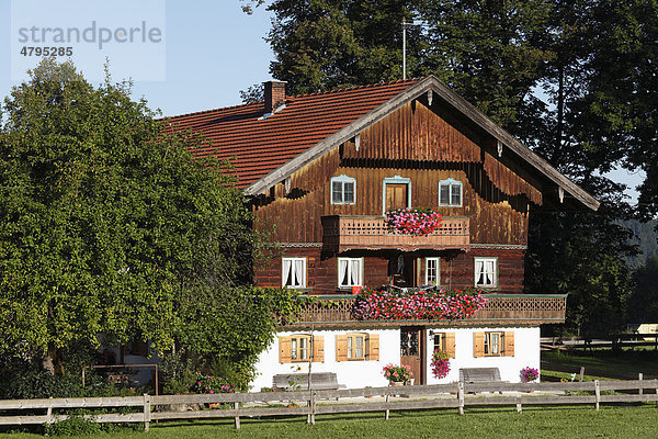 Bauernhaus in Gaißach-Wetzl  Isarwinkel  Oberbayern  Bayern  Deutschland  Europa