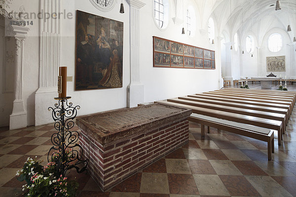 Grab von Herzog Otto I. von Wittelsbach  Chorkapelle in Kloster Scheyern  Hallertau  Holledau  Hollerdau  Oberbayern  Bayern  Deutschland  Europa