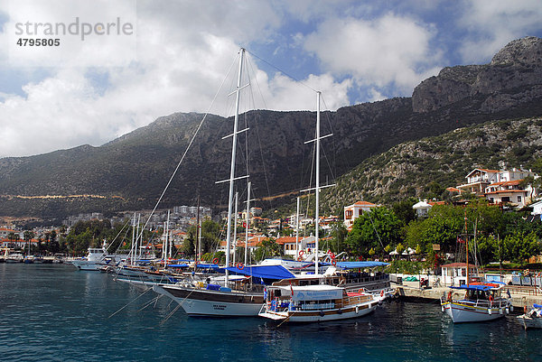 Segelschiffe  Boote im Hafen von Kas  lykische Küste  Provinz Antalya  Mittelmeer  Türkei  Eurasien