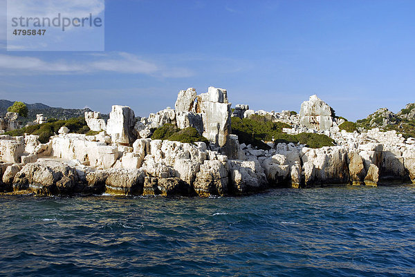 Ruinen beim Dorf Kale  Kaleköy oder Simena  Kekova Bucht  lykische Küste  Provinz Antalya  Mittelmeer  Türkei  Eurasien