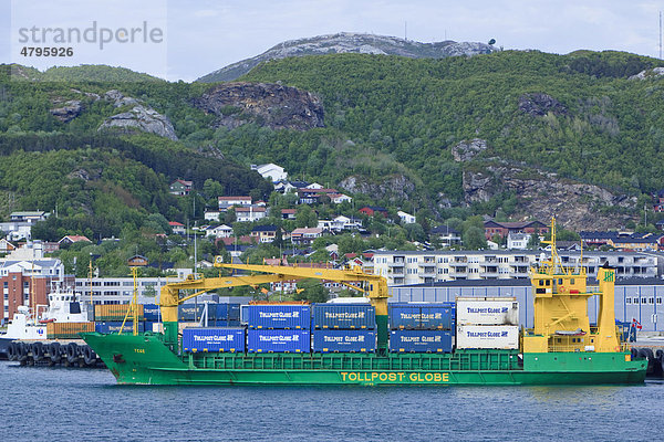 Containerschiff Tege im Hafen von Bodo  Norwegen  Skandinavien  Europa