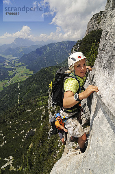 Kletterer  Schuasta Gangl  Gamssteig-Klettersteig  Steinplatte  Reit im Winkl  Chiemgau  Oberbayern  Bayern  Deutschland  Tirol  Österreich  Europa