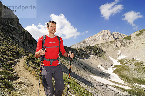 Bergsteiger am Corno Grande  Campo Imperatore  Nationalpark Gran Sasso  Abruzzen  Italien  Europa