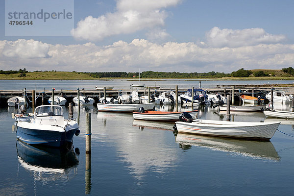 Kleine Motorboote im Hafen von Langör  Samsö  Dänemark  Europa