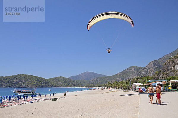 Paraglider  Ölüdeniz-Bucht bei Fethiye  türkische Ägäis  türkische Westküste  Türkei