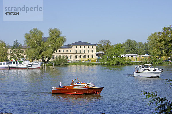 Marstall und Boote auf dem Schweriner See  Schwerin  Mecklenburg-Vorpommern  Deutschland  Europa