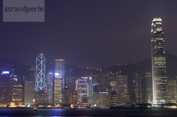 Skyline von Hongkong bei Nacht  China  Asien