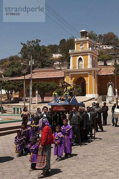 Osterprozession  San Cristobal Totonicapan  Guatemala  Zentralamerika