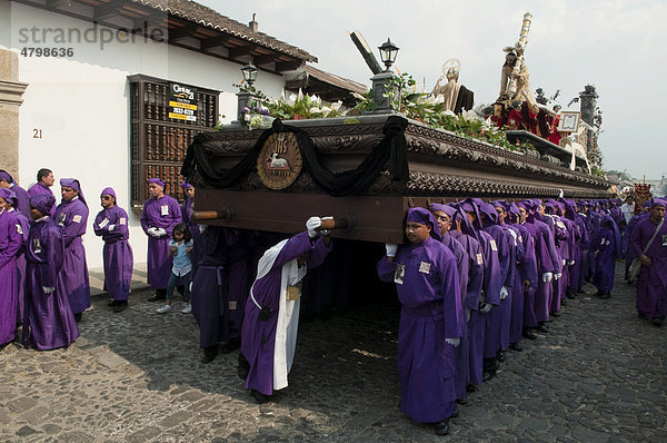 Prozession der Karwoche  Antigua  Guatemala  Zentralamerika