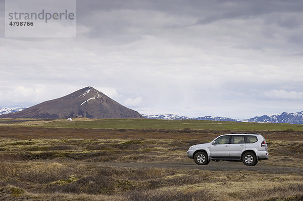 Geländewagen in der Nähe von Reykjahlid  Island  Europa