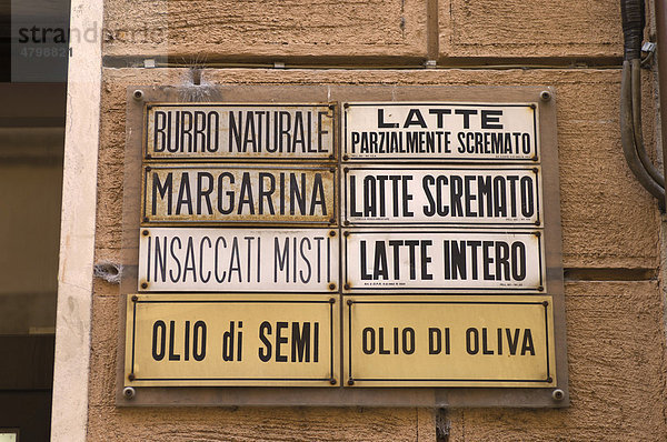 Lebensmittelgeschäft  Schilder  Montepulciano  Val d'Orcia  Provinz Siena  Toskana  Italien  Europa