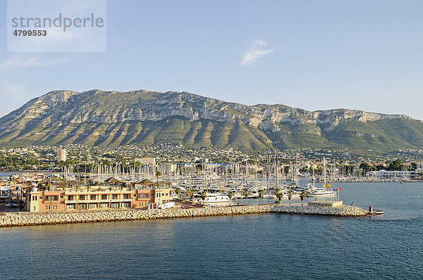 Schiffe  Yachthafen  Hafen  Küste  Berg Montgo  Denia  Costa Blanca  Provinz Alicante  Spanien  Europa