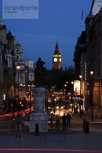 Whitehall und Big Ben in der Dämmerung  Innenstadt  Central London  England  Großbritannien  Europa