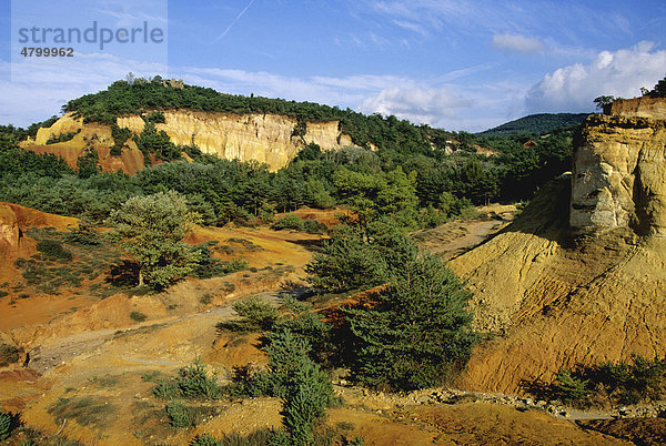 Felsen bei Rustrel  Ockerfelsen  Luberon  Südfrankreich  Europa