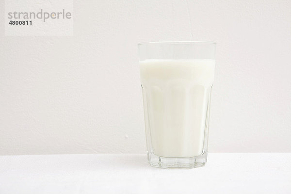 Glas Milch  weiß