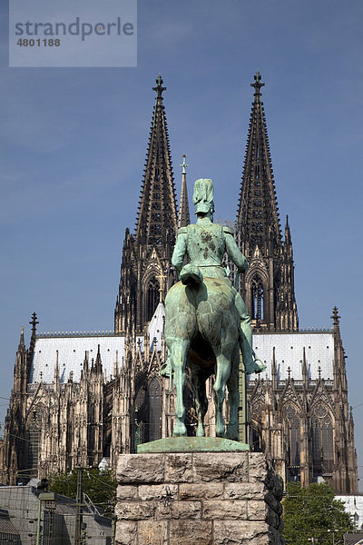 Kaiser-Wilhelm-Denkmal  Dom  Köln  Nordrhein-Westfalen  Deutschland  Europa