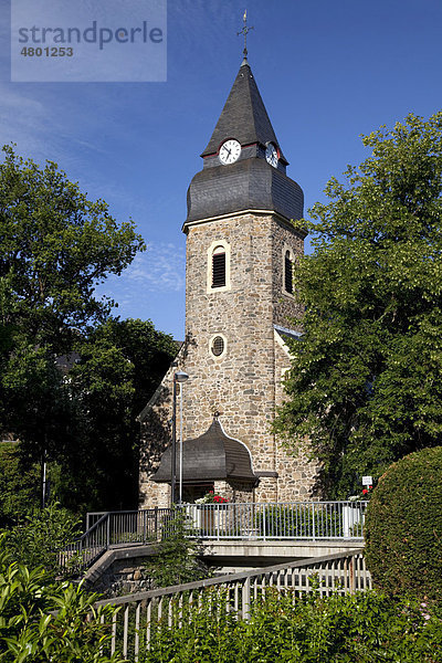 Pfarrkirche St. Antonius-Einsiedler  Wiemeringhausen  Olsberg  Sauerland  Nordrhein-Westfalen  Deutschland  Europa