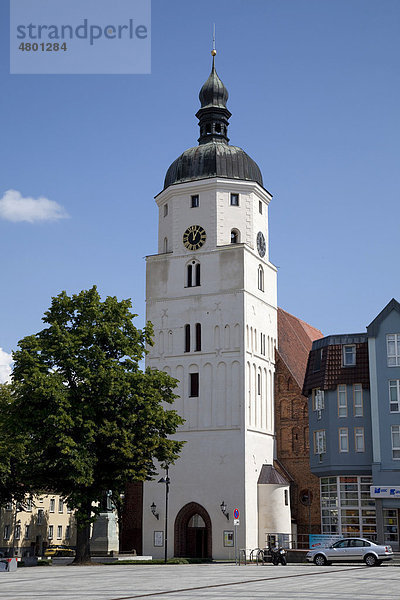 Paul-Gerhardt-Kirche  Spätgotisches Backstein-Hallenlanghaus  Lübben  Spreewald  Brandenburg  Deutschland  Europa