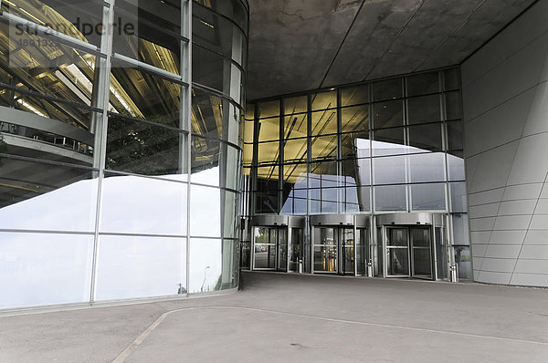 Eingang  BMW Verwaltunggebäude  Leipzig  Sachsen  Deutschland  Europa