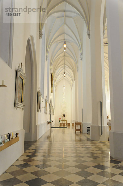 Innenansicht  Seitenschiff  St. Nikolaus-Kirche  Rosenheim  Bayern  Deutschland  Europa