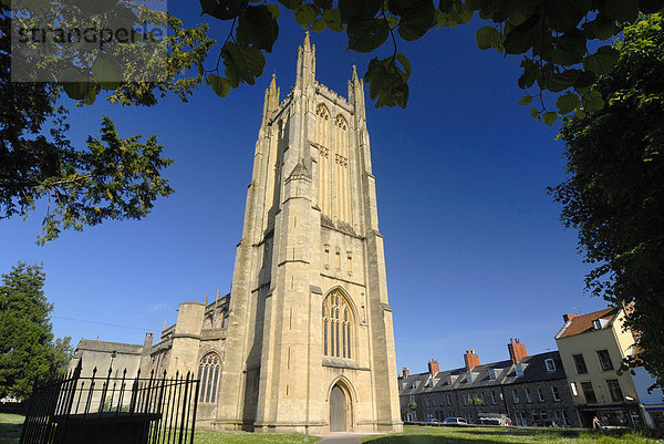 St. Andrewís Cathedral und Bishops Palace  Wells  Somerset  England  Großbritannien  Europa