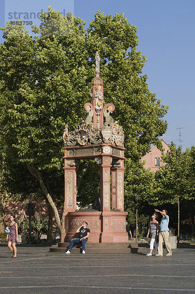 Marktbrunnen aus Buntsandstein  Mainz  Altstadt  Rheinland-Pfalz  Deutschland  Europa