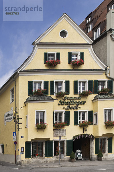 Brauerei Kneitinger  Mutterhaus der ÑKneiì am Arnulfsplatz  seit 1530  Regensburg  UNESCO Welterbe  Oberpfalz  Bayern  Deutschland  Europa