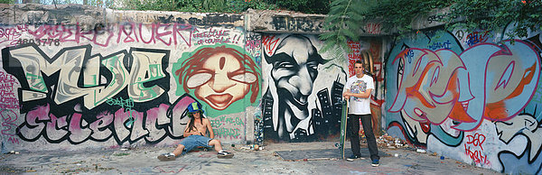 Skater vor Graffiti in den USA