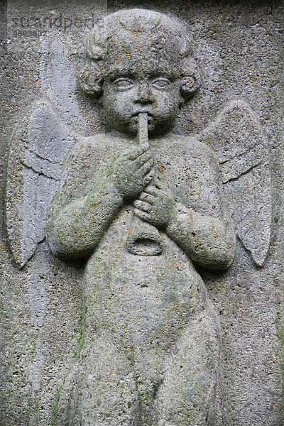 Friedhof  Engel mit Flöte