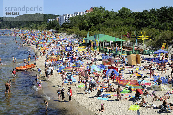 Überfüllter Strand  Miedzyzdroje  Polen  Europa