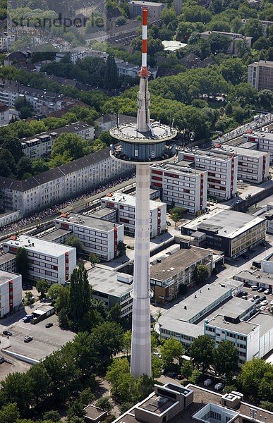 Fernmeldeturm der Telekom mit Antenne für digitales Fernsehen  ETEC Innovationszentrum  Essen  Nordrhein-Westfalen  Deutschland  Europa