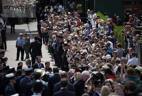 Queen Elisabeth II besucht Wimbledon das erste Mal nach 33 Jahren  Wimbledon Championships 2010  Wimbledon  Großbritannien  Europa