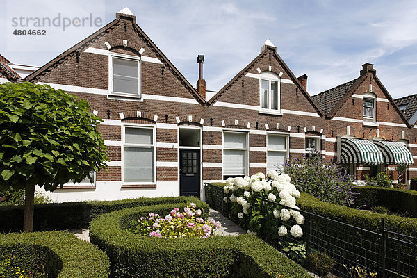 Typische Einfamilienhäuser an der Nordsingel  Middelburg  Walcheren  Provinz Zeeland  Niederlande  Benelux  Europa