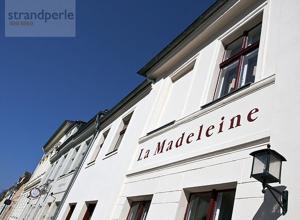 Fassade des Cafe La Madeleine in der Innenstadt  Potsdam  Brandenburg  Deutschland  Europa
