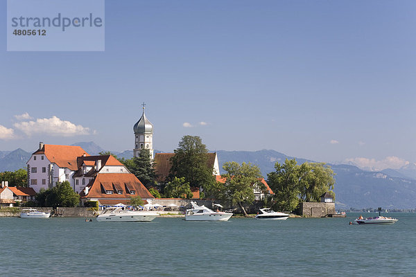 Sankt Georg Kirche mit Schloss auf der Halbinsel bei Wasserburg  Bodensee  Bayern  Deutschland  Europa