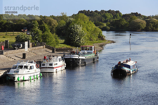 Boote auf Shannon  Shannonbridge  County Offaly  Leinster  Republik Irland  Europa