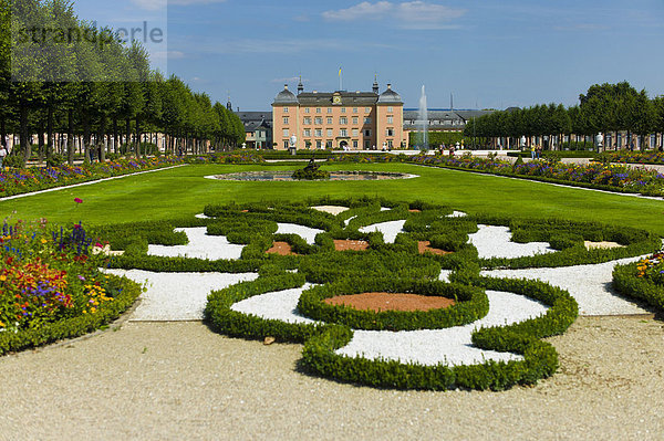 Schloss Schwetzingen  18. Jahrhundert  und Schlosspark  Schwetzingen  Baden-Württemberg  Deutschland  Europa