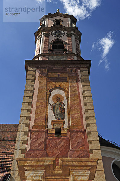 Lüftlmalerei  Petrus  am Turm der Pfarrkirche St. Peter und Paul  geweiht 1749  Matthias-Klotz-Straße 4  Mittenwald  Oberbayern  Bayern  Deutschland  Europa