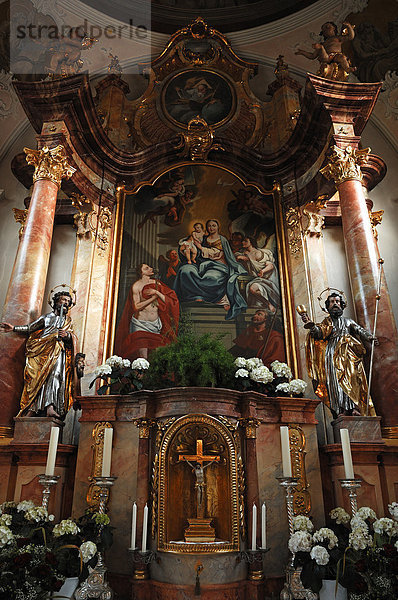 Altar der Pfarrkuratie St. Sebastian  Rokkoko Kirchlein  18. Jh.  Krün  Oberbayern  Bayern  Deutschland  Europa