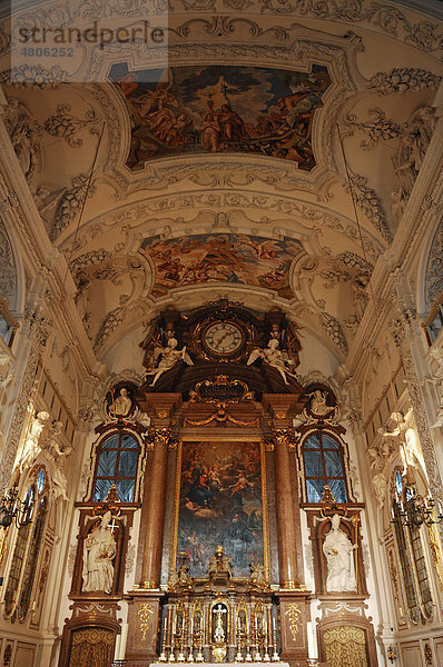 Teil des Deckengewölbes mit Altar der Klosterkirche St. Benedikt  17. Jh.  italienischer Frühbarock  Benediktbeuren  Oberbayern  Bayern  Deutschland  Europa