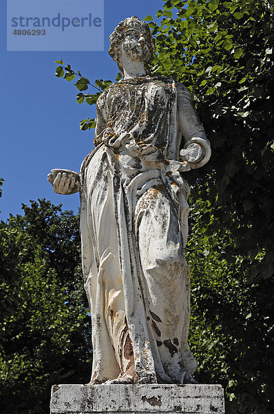 Mythologische Skulptur Hygieia mit Salbentopf  Bildhauer Ignaz Lengelacher  Schlossplatz  Karlsruhe  Baden-Württemberg  Deutschland  Europa