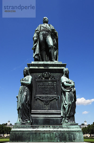 Denkmal von Karl Friedrich Großherzog von Baden  Schlossplatz  Karlsruhe  Baden-Württemberg  Deutschland  Europa