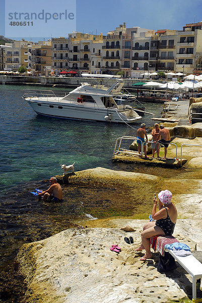 Boote in der Marsalforn Bay Bucht  Marsalforn  Insel Gozo  Malta  Mittelmeer  Europa