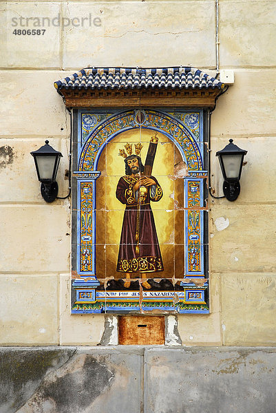Heiligenbild  Kachelbild  Jesus-Bildnis an der Fassade der Kirche Iglesia Santo Domingo de Guzm·n  Altstadt von Lepe  Costa de la Luz  Huelva Region  Andalusien  Spanien  Europa