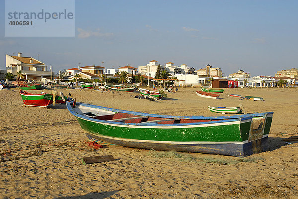 Boote am Strand  Fischerdorf La Antilla  Lepe  Costa de la Luz  Huelva Region  Andalusien  Spanien  Europa
