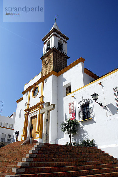 Die weiße Kirche Iglesia Parroquial de Las Angustias  Ayamonte  Costa de la Luz  Huelva Region  Andalusien  Spanien  Europa