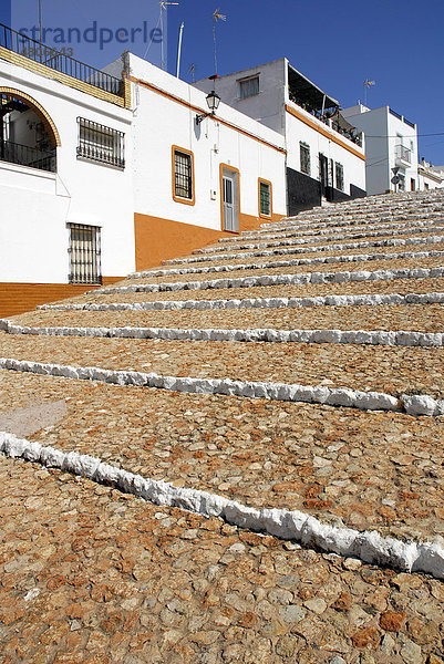 Häuser an einer Treppe im Zentrum von Ayamonte  Costa de la Luz  Huelva Region  Andalusien  Spanien  Europa