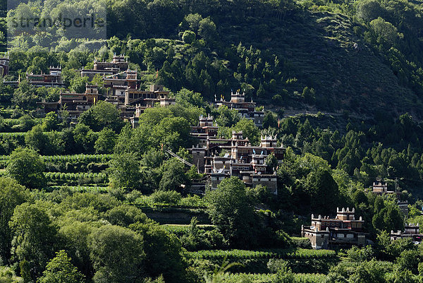 Tibetische Häuser  Architektur im alten Kham im Dorf Joaju Zangzhai  Danba  heutiges Sichuan  China  Asien