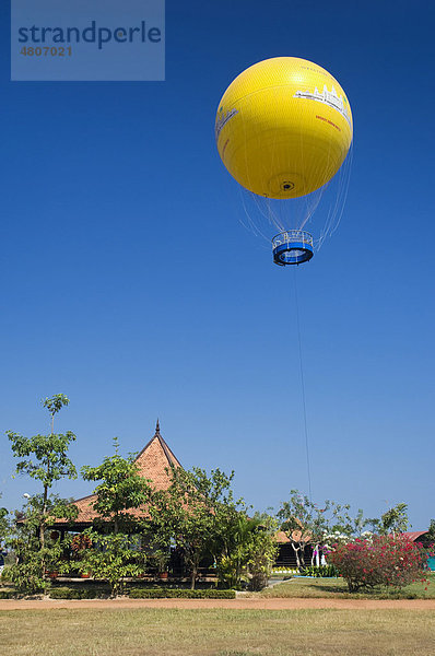 Mit dem Ballon über Angkor  Siem Reap  Kambodscha  Indochina  Südostasien